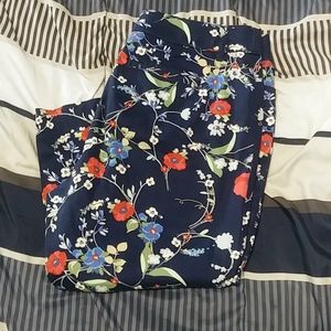 St John's Bay Mid Rise Blue Floral Capri Pants